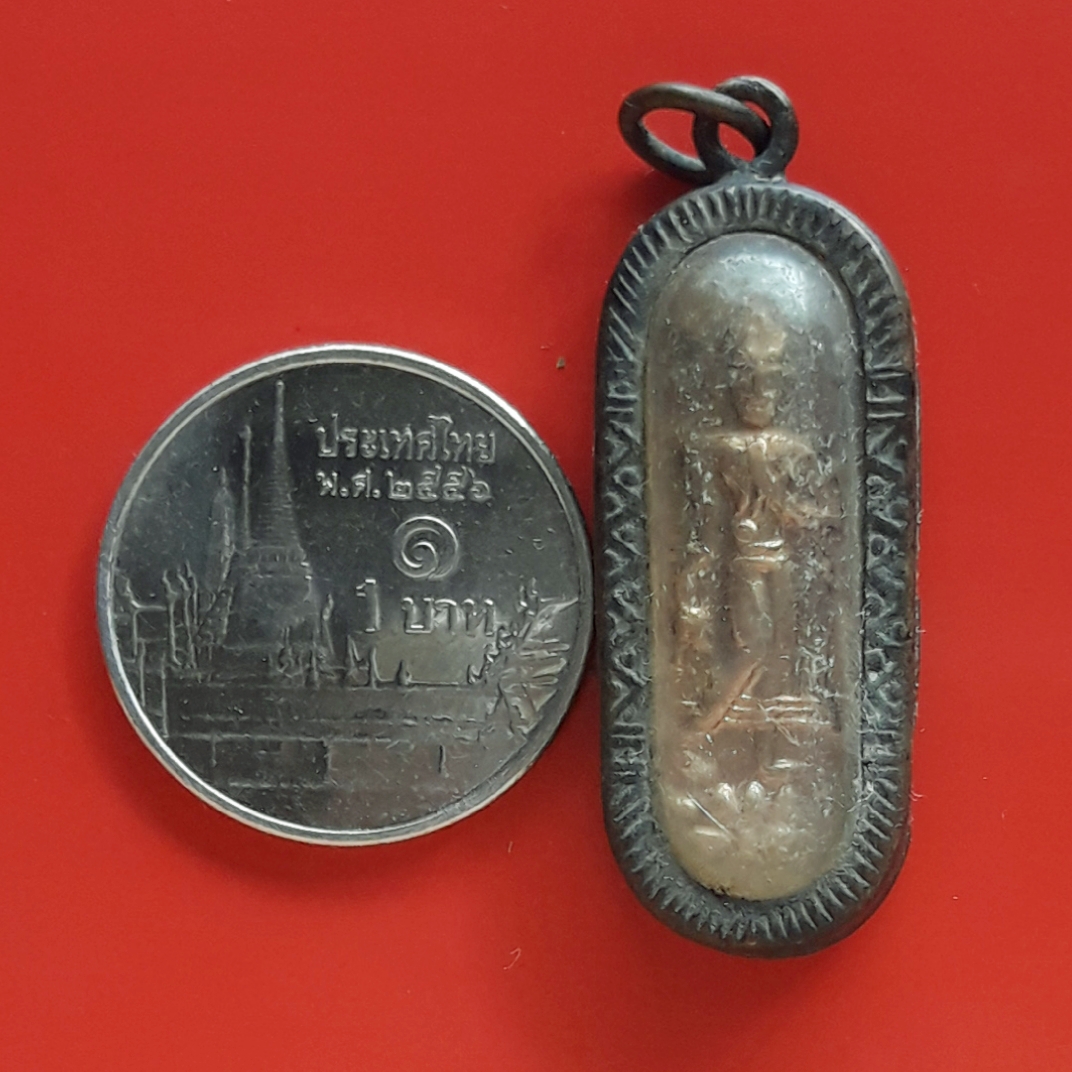 พระลีลา 25 พุทธศตวรรษ ปี 2500 พิมพ์เล็ก สองหน้า โลหะผสม พร้อมเลี่ยมเดิมครับ