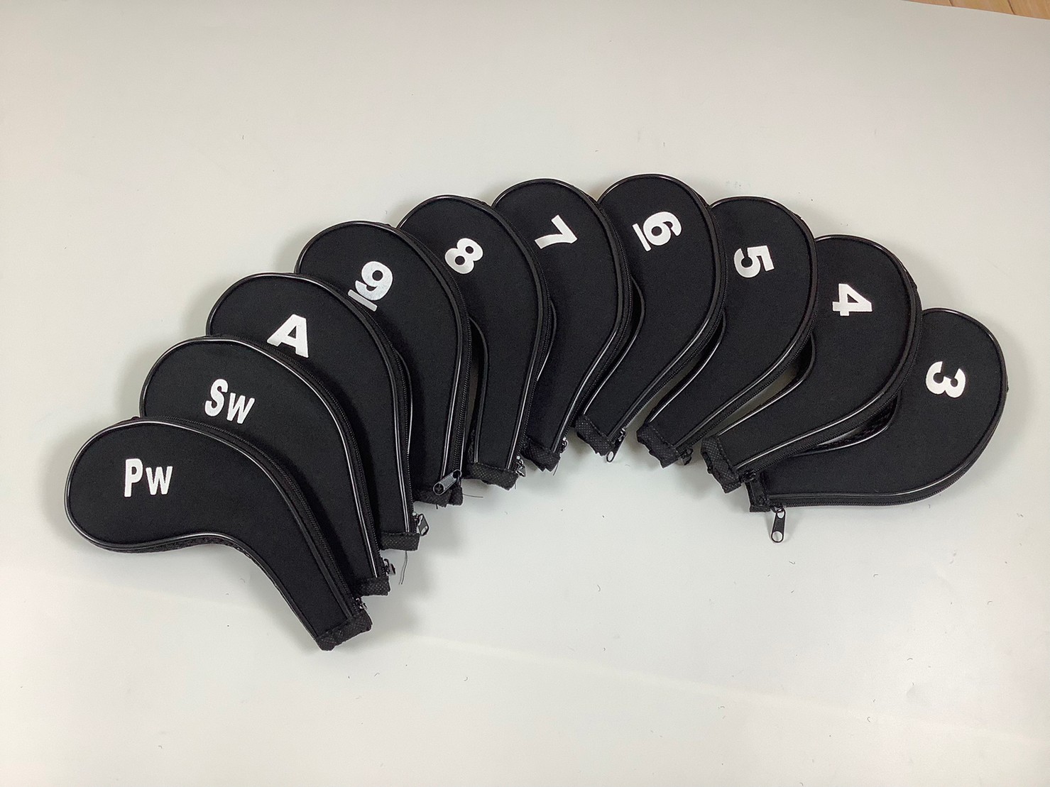 ชุดปลอกหุ้มหัวไม้กอล์ฟแบบซิป Golf club cover (สีดำ)