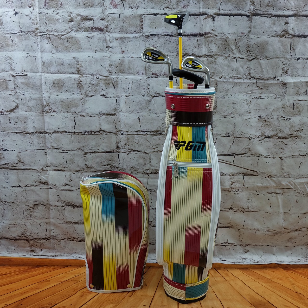 [ สินค้าใหม่ ] ชุดเซ็ทไม้กอล์ฟ สำหรับเด็กช่วงอายุ 9-12 ปี พร้อมกระเป๋า (สีดำ,สีชมพู,สีเหลือง)