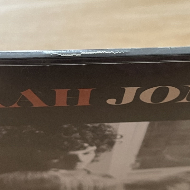 แผ่นเสียง Norah Jones – Pick Me Up Off The Floor ,Vinyl, LP, Album,EU , มือหนึ่ง ซีล *สันปกด้านบนปริ