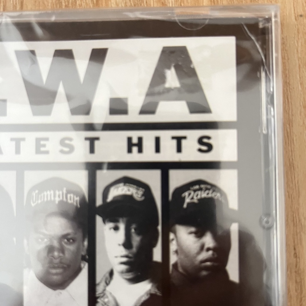 CD ซีดีเพลง N.W.A – Greatest Hits (กล่องแตกแต่ทางร้านมีกล่องใหม่เปลี่ยนให้)