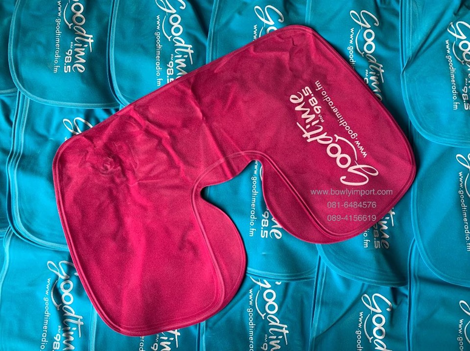 หมอนรองคอเป่าลม เนื้อผ้ากำมะหยี่ พร้อมสกรีนโลโก้