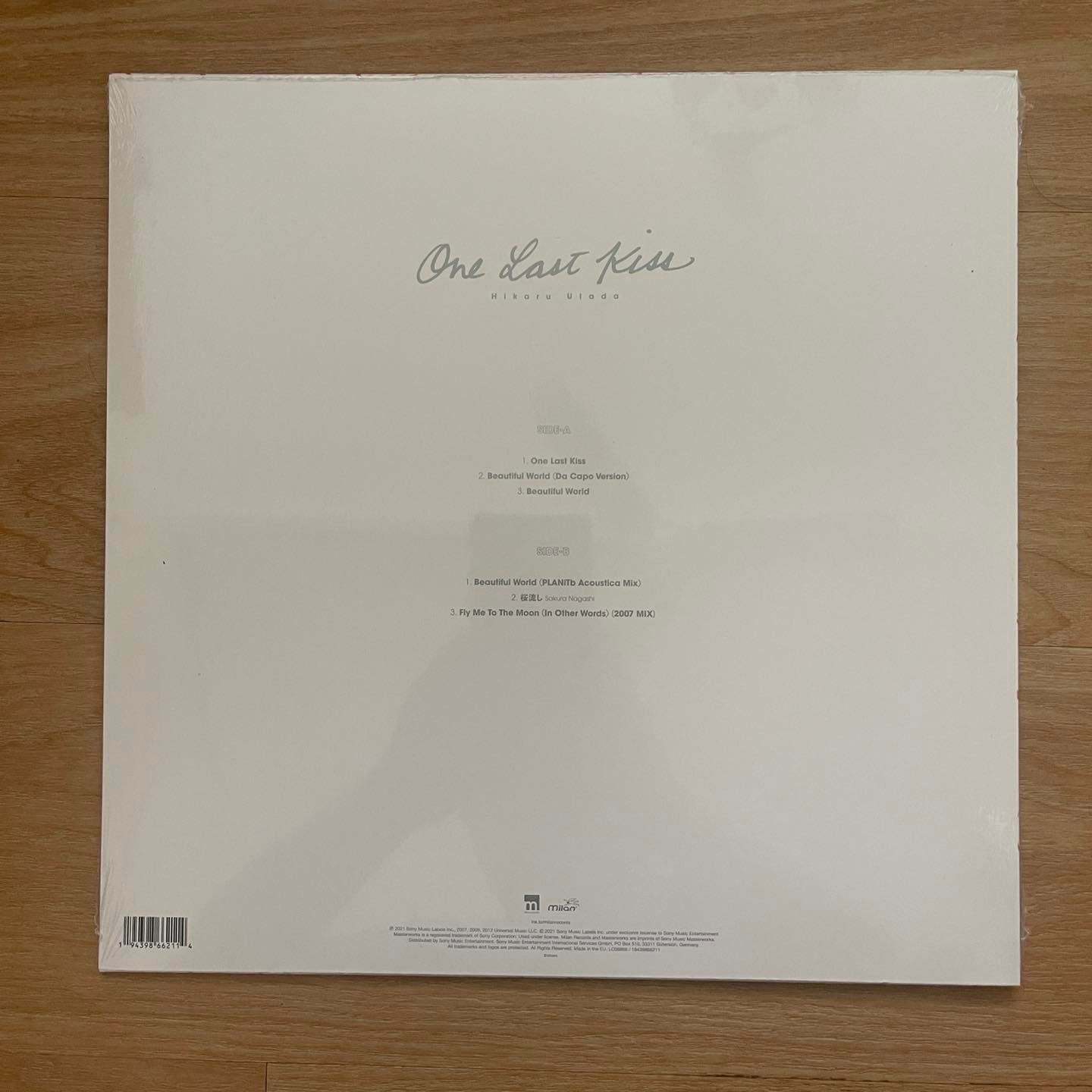 แผ่นเสียง Utada Hikaru - One Last Kiss (EVANGELION) (**translucent crystal blue vinyl ) อัลบั้มนี้ เป็นเพลงประกอบอนิเมะ Neon Genesis EVANGELION 3.0+1.0