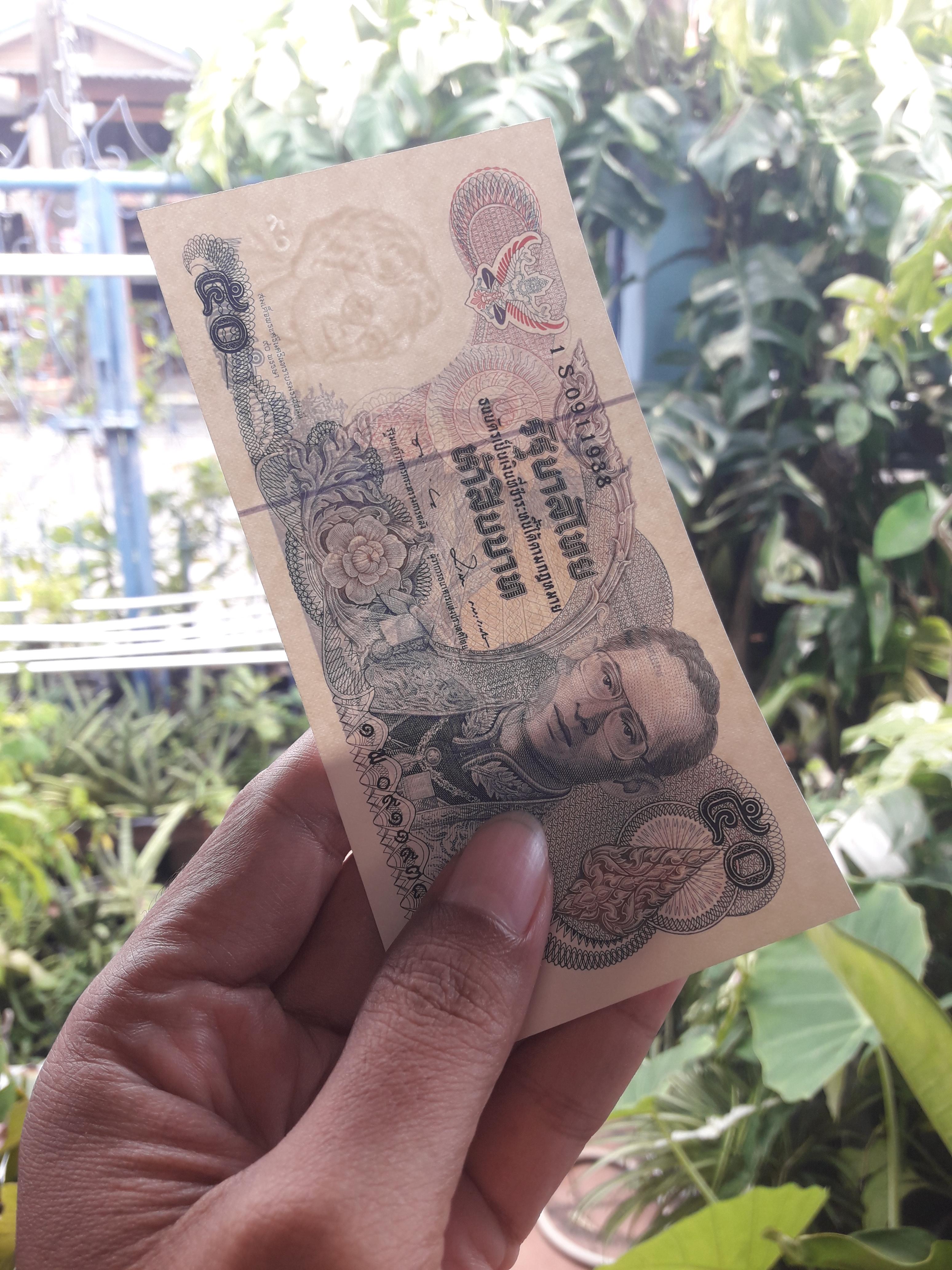 ธนบัตร รัชกาลที่ 9 ชนิดราคา 50 บาท แบบพิเศษ ลายน้ำสมเด็จย่า หมวดพิเศษ 1S/พ ผลิตน้อย ไม่ผ่านการใช้ สวย น่าสะสมครับ