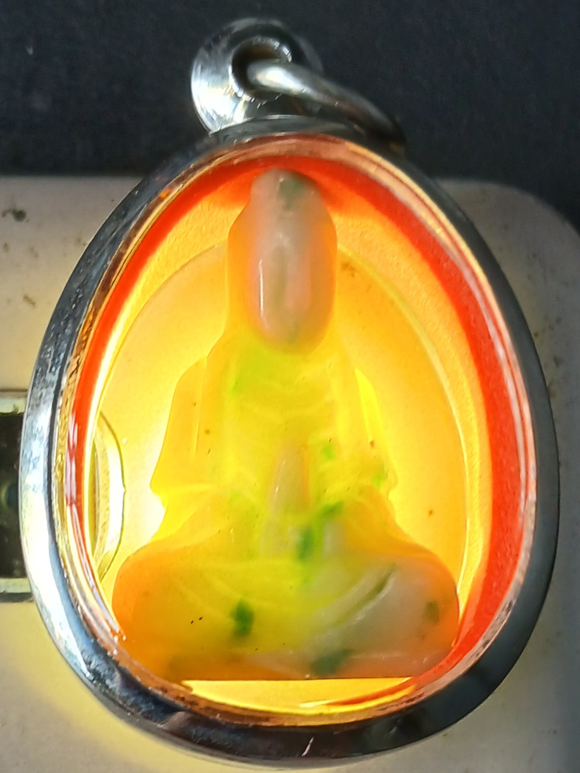 เจ้าแม่กวนอิม หินแกะสลัก ขนาดฐานกว้าง 2 cm. สูง 3 cm.งานช่างเชียงใหม่ วินเทจ เก่าเก็บ พร้อมกรอบสแตนเลสครับ