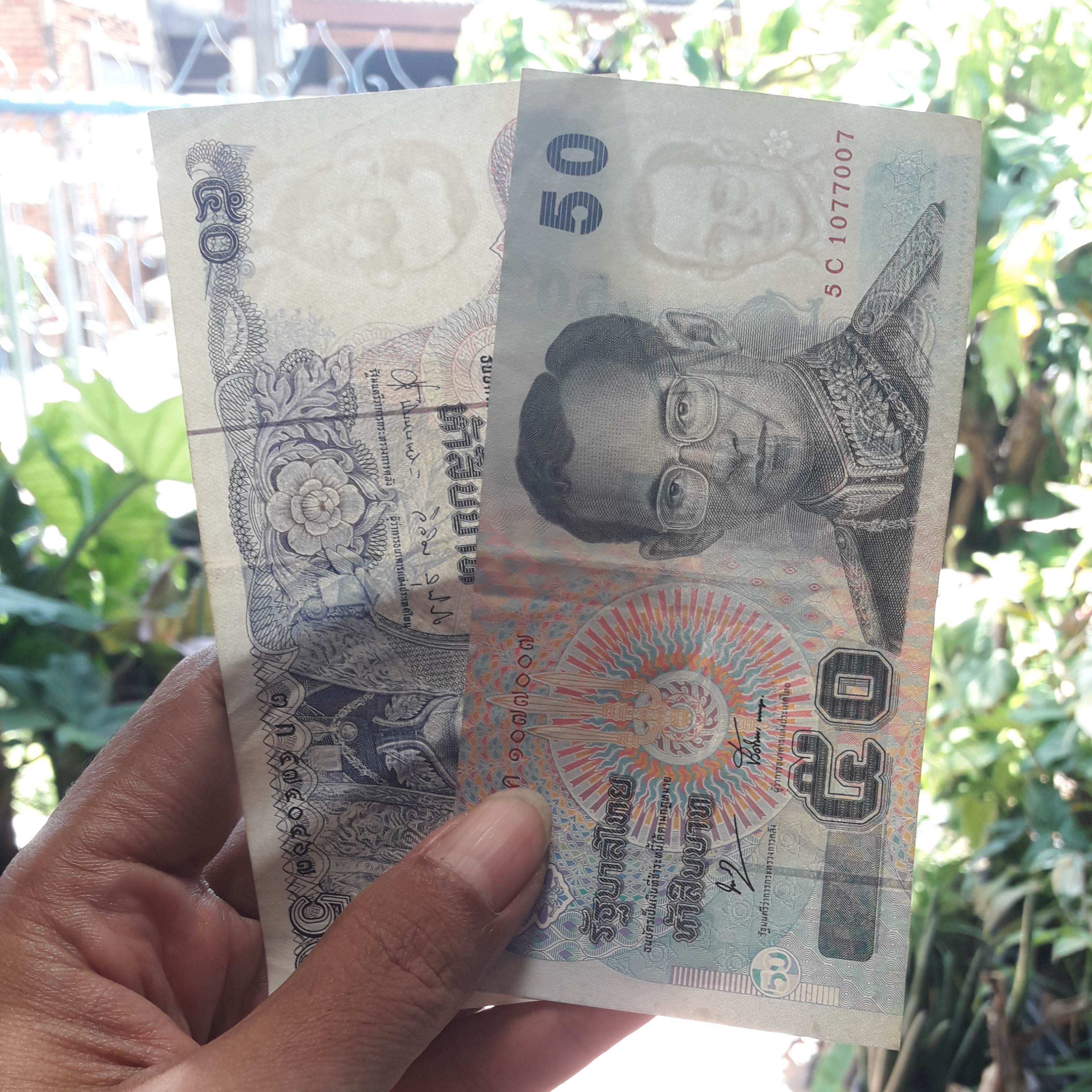 ธนบัตร รัชกาลที่ 9 แบบ 13 +แบบ 15 ,ชนิดราคา 50 บาท +ธนบัตร แบบ 12 ,ทรงม้า ชนิดราคา 10 บาท แบบที่ระลึก 120 ปี กระทรวงการคลัง 2 ใบ +ทรงม้า แบบธรรมดา 2 ใบ สภาพเก่าเก็บ ผ่านใช้ ไม่ขาด ไม่รู