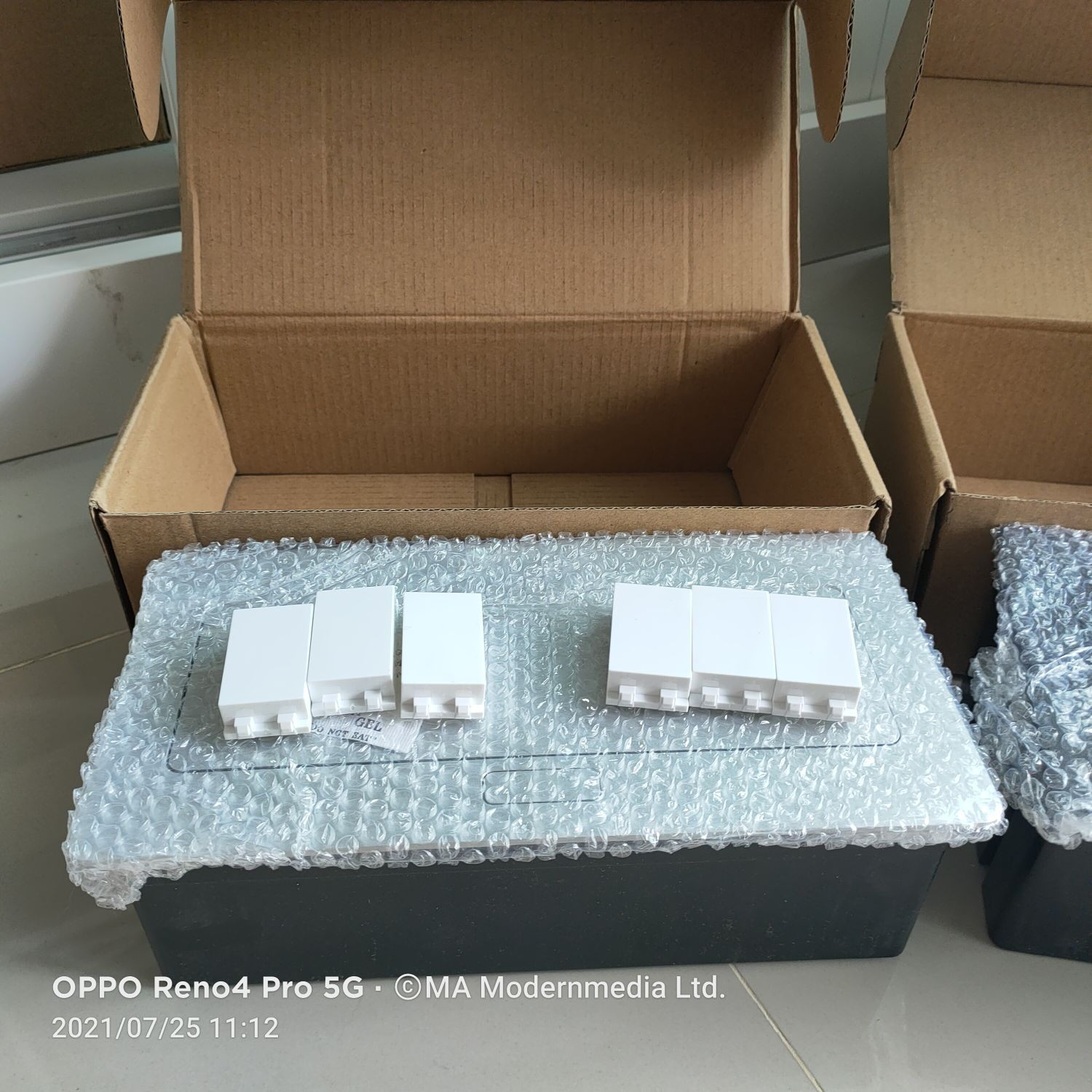 POP-UP 6 ช่อง และ 3 ช่อง ฝังโต๊ะ (สีดำ/ขาว) HDMI VGA RCA MIC 6.5 MiniJack 3.5 ไฟ ใส่ได้ 6 ช่อง