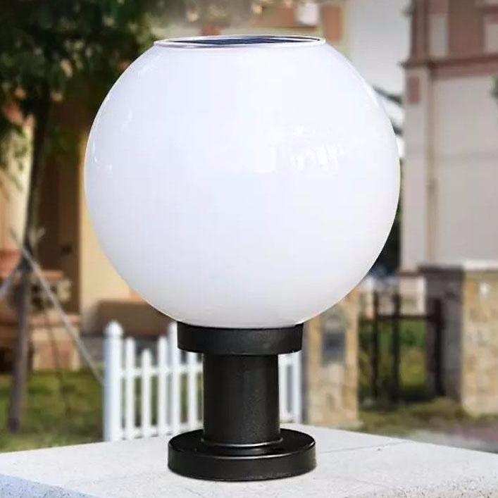 Solar Lamp ! โคมไฟหัวเสาโซล่าเซลล์ ทรงกลม 20 CM เเสงวอร์มไวท์ (warmwhite) โคมไฟพลังงานเเเสงอาทิตย์ เหมาะสำหรับใช้ติดเป็นโคมไฟหัวเสาโซล่าเซลล์หน้าบ้านหรือทางเดิน จำนวน 1 ชิ้น