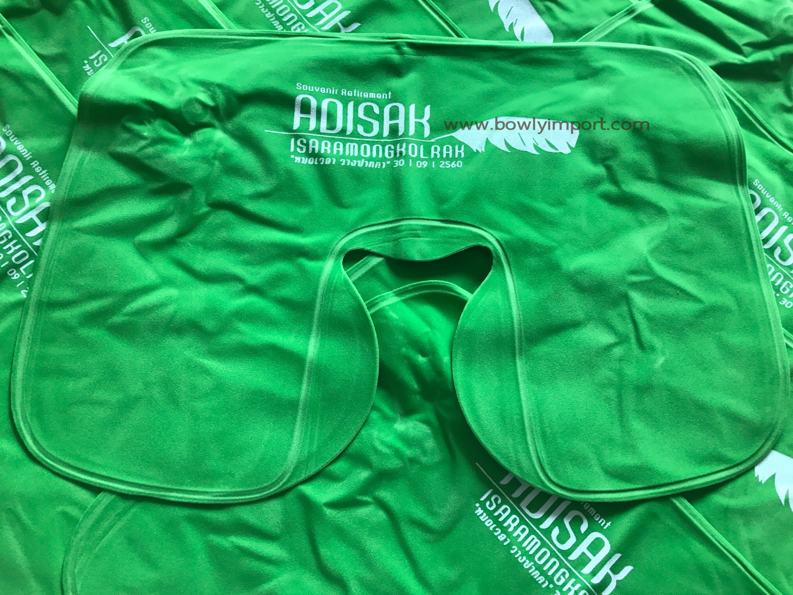 หมอนรองคอเป่าลม เนื้อผ้ากำมะหยี่ พร้อมสกรีนโลโก้