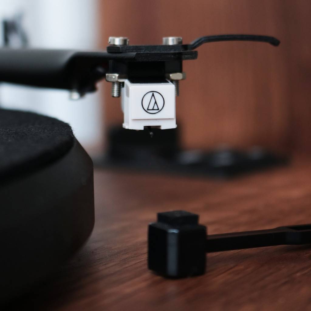 Gadhouse แปรงทำความสะอาดหัวเข็ม แปรงคาร์บอนไฟเบอร์ สำหรับทำความสะอาดหัวเข็มจากฝุ่นละออง และคราบสกปรก