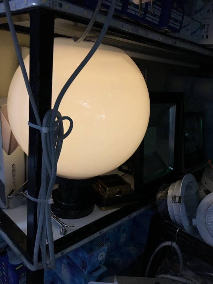 ไฟหัวเสาโซลาเซลล์ทรงกลมขนาด30cm.