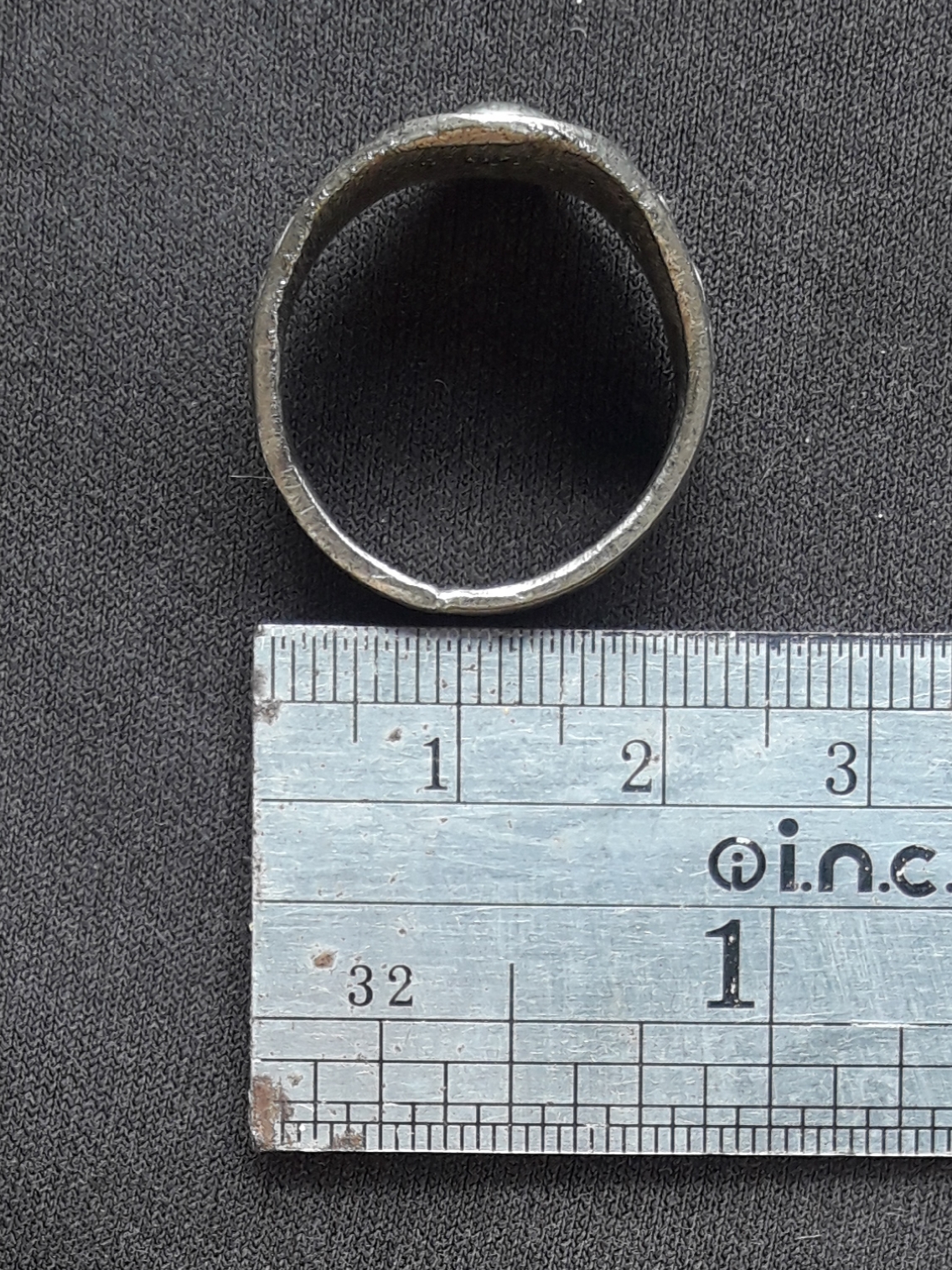 แหวนหลวงพ่อพร วัดห้วยขานาง จ.อุทัยธานี