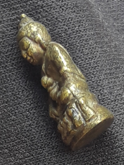 พระชัยวัฒน์ (จิ๋ว) พิมพ์วัดบวรฯ เนื้อโลหะ ไม่ทราบที่ครับ