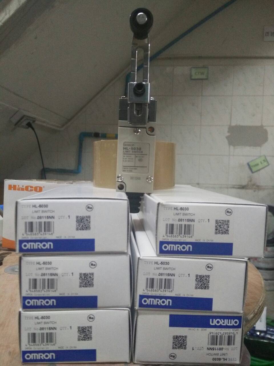 ลิมิตสวิทช์ HL-5030 omron