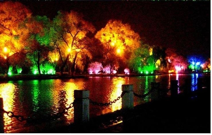 คุ้มค่า !! ไฟประดับ ไฟปีใหม่ สปอร์ตไลท์ led สี rgb 50W สลับเปลี่ยนสีเองอัตโนมัติ 16 เฉดสี ให้แสงสีสวยงาม สำหรับเป็นตกเเต่งอาคาร สวน ทางเดิน ตึก ไฟส่องป้าย ควบคุมการใช้งานด้วยรีโมทคอนโทรล จำนวน 1 ชิ้น รุ่น slim 220V