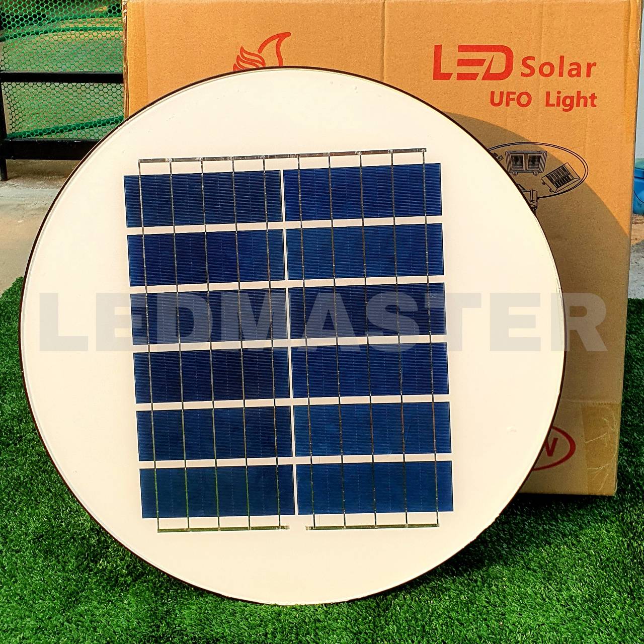 เเสงวอร์ม ไฟถนนโซล่าเซลล์ UFO 12000W เเบตเตอรี่อึด สว่างถึงเช้า ไฟสปอร์ตไลท์ 20 ช่อง ทรงจานบิน (ไม่รวมเสา)