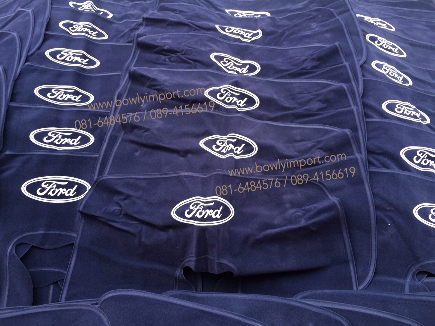 หมอนรองคอเป่าลม เนื้อผ้ากำมะหยี่ พร้อมสกรีนโลโก้