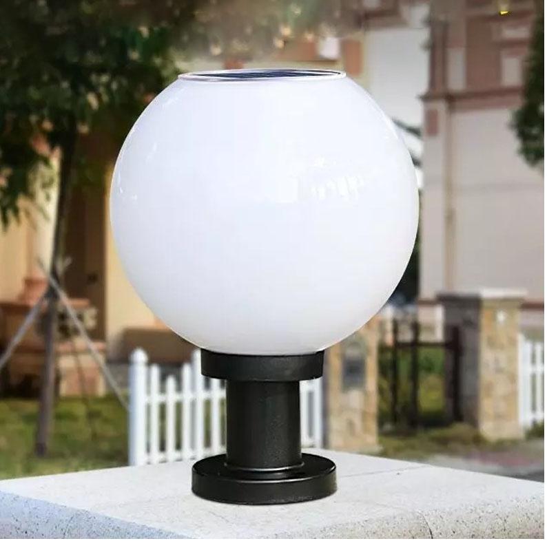 เเพ็ค 2 โคม สว่างสุด รีวิว 5 ดาว โคมไฟหัวเสาโซล่าเซลล์ led ทรงกลม 20 CM เเสงขาว ทนทาน สว่างถึงเช้า ไฟหัวเสา โคมไฟพลังงานเเเสงอาทิตย์ เหมาะสำหรับใช้ติดเป็นโคมไฟหัวเสาโซล่าเซลล์หน้าบ้านหรือทางเดิน จำนวน 2 โคม