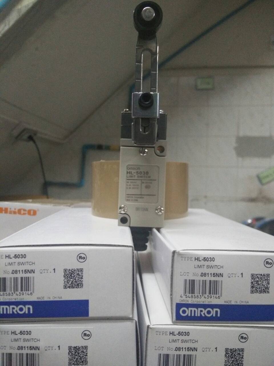 ลิมิตสวิทช์ HL-5030 omron