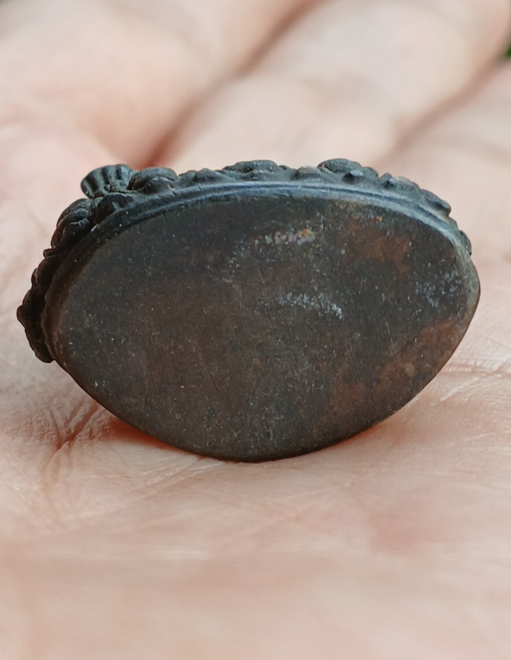 พระกริ่งสมปรารถนา หลวงพ่อหยอด วัดแก้วเจริญ สมุทรสงคราม ปี 2537 เนื้อทองแดง ตอกโค้ตด้านหลัง