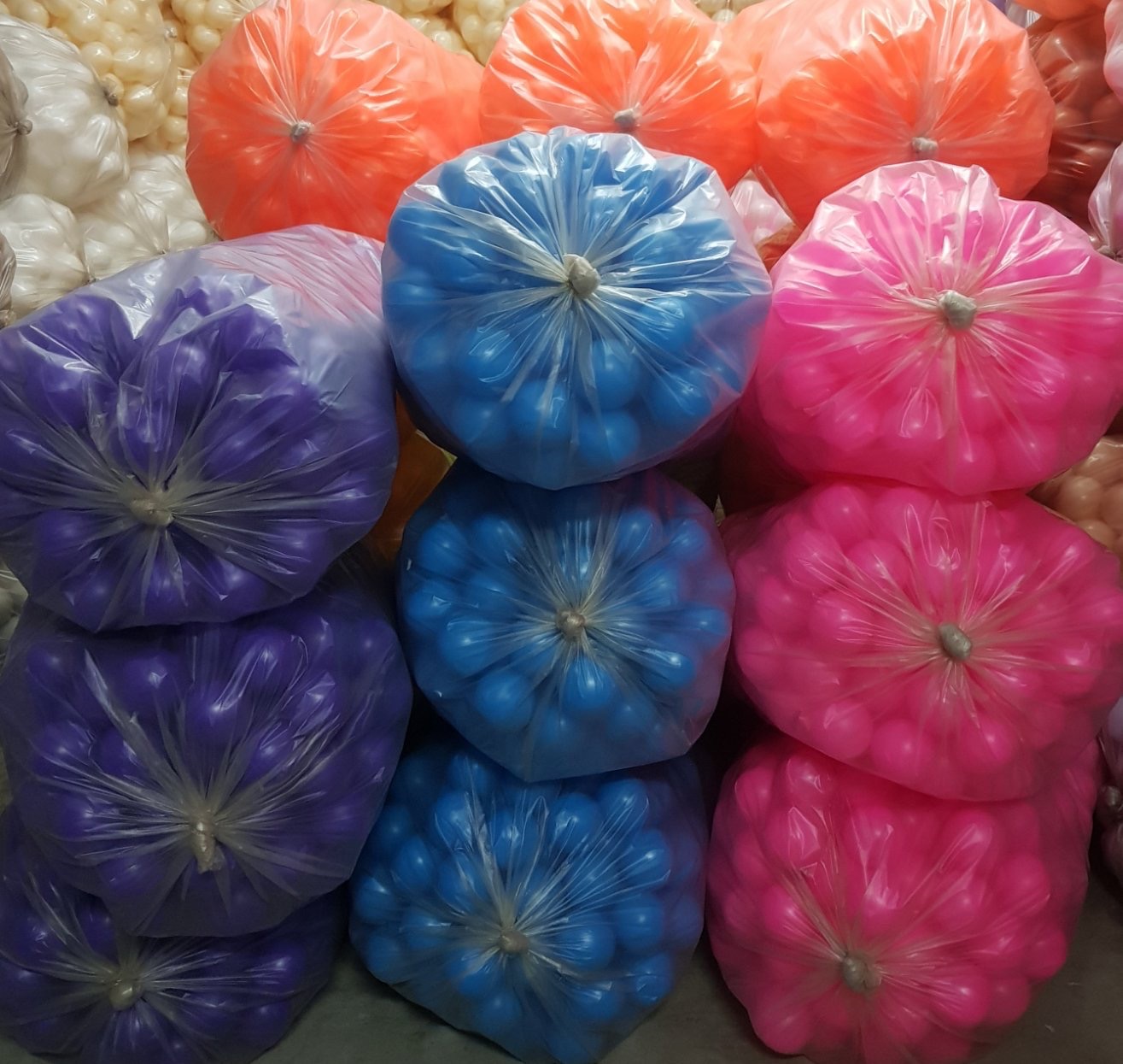 ลูกบอล พลาสติกอย่างดี คละสี 100 ชิ้น