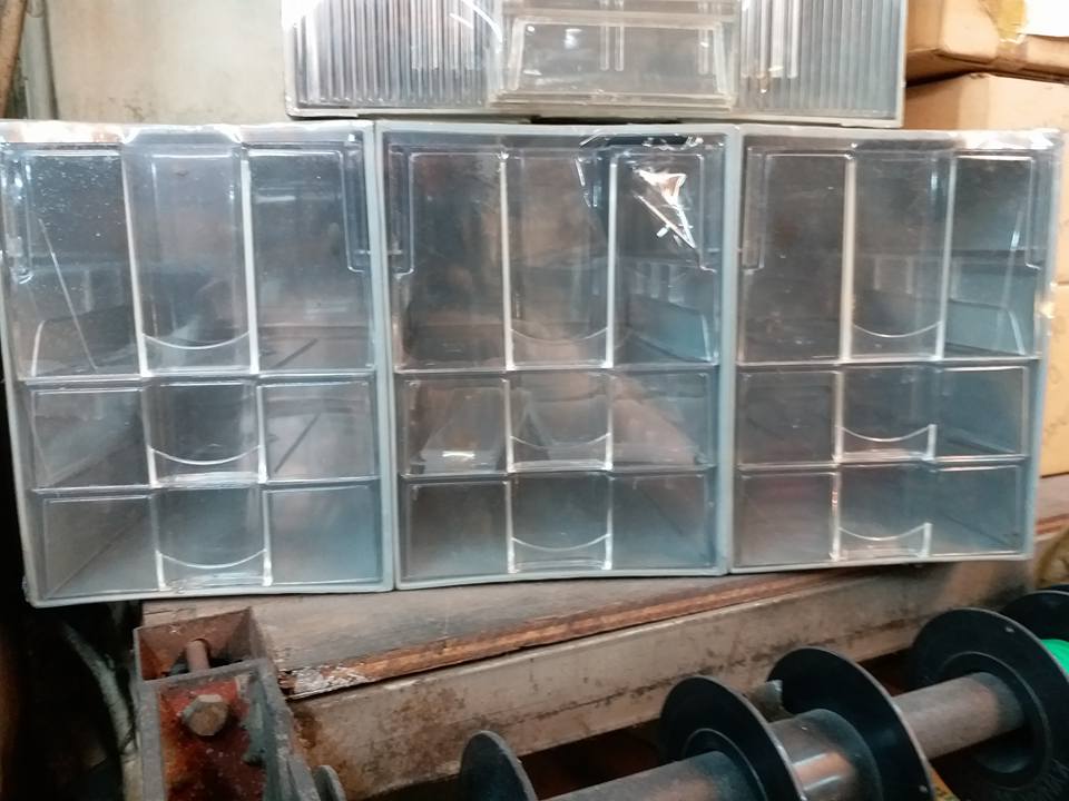 กล่องใส่อะไหล่9ช่องชั้นใส่อะไหล่9ช่องเก๊ะใส่อะไหล่9ช่องยี้ห้อชั้นวางอุปกรณ์อิเล็กทรอนิกส์พลาสติกชั้นวางอะไหล่ชั้นใส่อุปกรณ์อิเล็กทรอนิกส์ราคาใบล่ะราคาตัวล่ะ