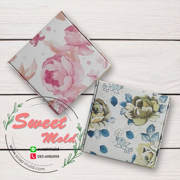 กล่องกระดาษแบบเปิดด้านบนลายดอกไม้สีฟ้าขาว 8x8x3 cm. 50 ชิ้น รหัสสินค้า: 005134