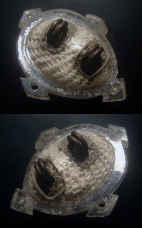 เบี้ยแก้ ตัวใหญ่ ถักเชือกขาว สองห่วง เลี่ยมพลาสติกครับ