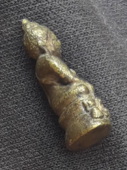 พระชัยวัฒน์ (จิ๋ว) พิมพ์วัดบวรฯ เนื้อโลหะ ไม่ทราบที่ครับ