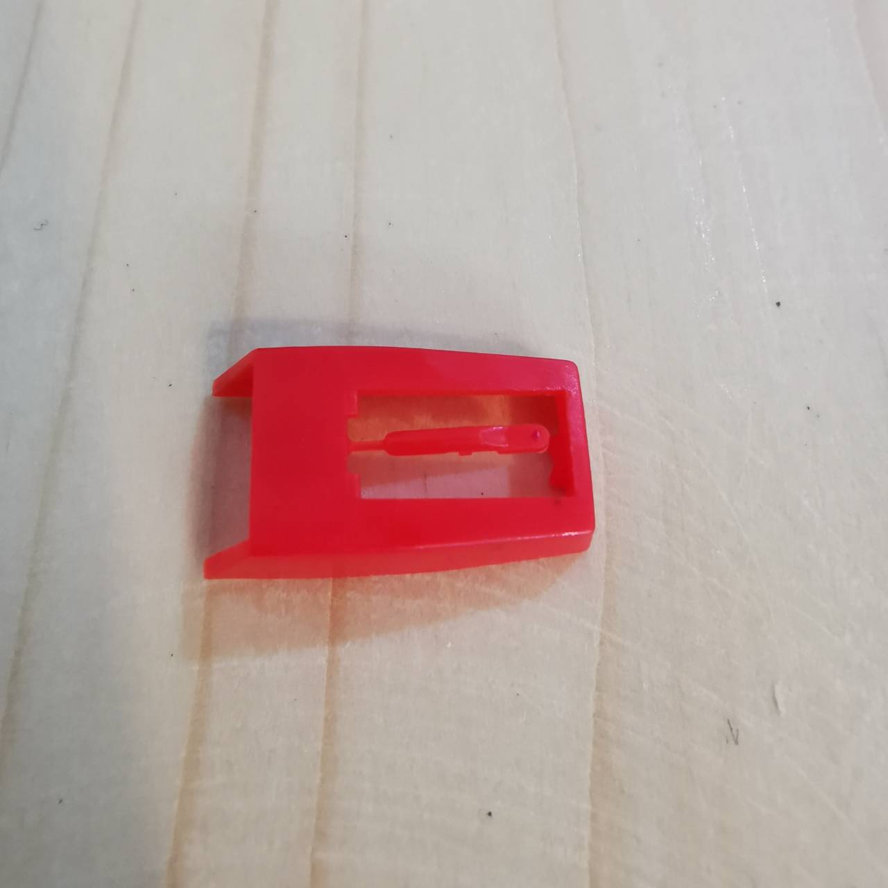 ปลายเข็มสำรองเครื่องเล่นแผ่นเสียง ปลายเข็มสำรองเครื่องเล่นแผ่นเสียง สำหรับเครื่องเล่นแผ่นเสียง (ปลายเข็มแดง)