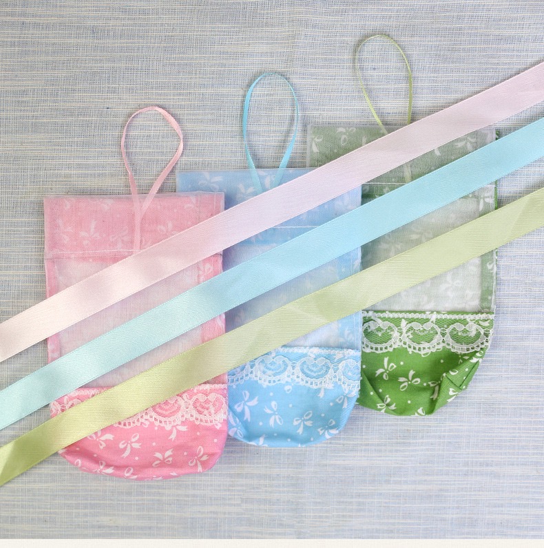 ถุงผ้าแต่งขอบลูกไม้ โชว์สินค้า พร้อมริบบิ้น ขนาด8.5x15cm แพ็ค 20 ชิ้น (สีฟ้า,สีชมพู,สีเขียว)