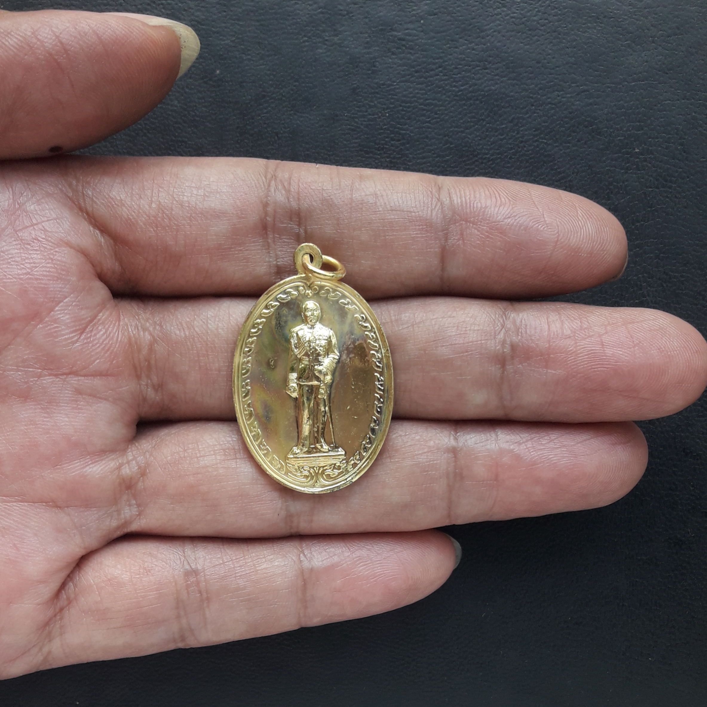 เหรียญ ร.5 ครบรอบ 80 ปี โรงเรียนปิยะมหาราชาลัย จ.นครพนม ปี 2532 เหรียญดีพิธีใหญ่ กะไหล่ทอง พร้อมซองเดิมครับ