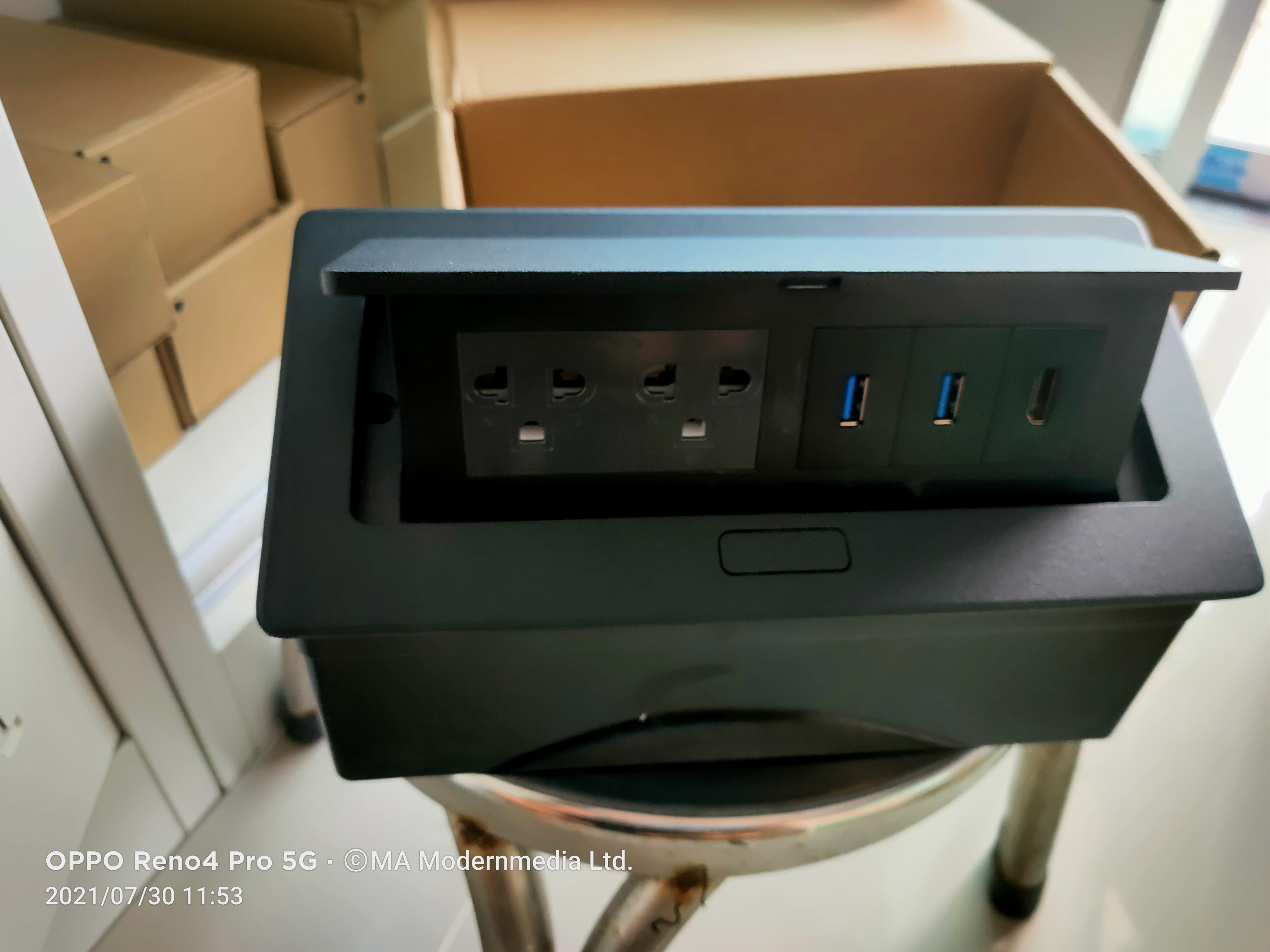 POP-UP 6 ช่อง และ 3 ช่อง ฝังโต๊ะ (สีดำ/ขาว) HDMI VGA RCA MIC 6.5 MiniJack 3.5 ไฟ ใส่ได้ 6 ช่อง