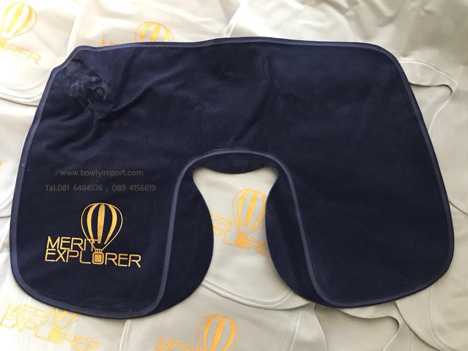 หมอนรองคอเป่าลม เนื้อผ้ากำมะหยี่ พร้อมสกรีนโลโก้