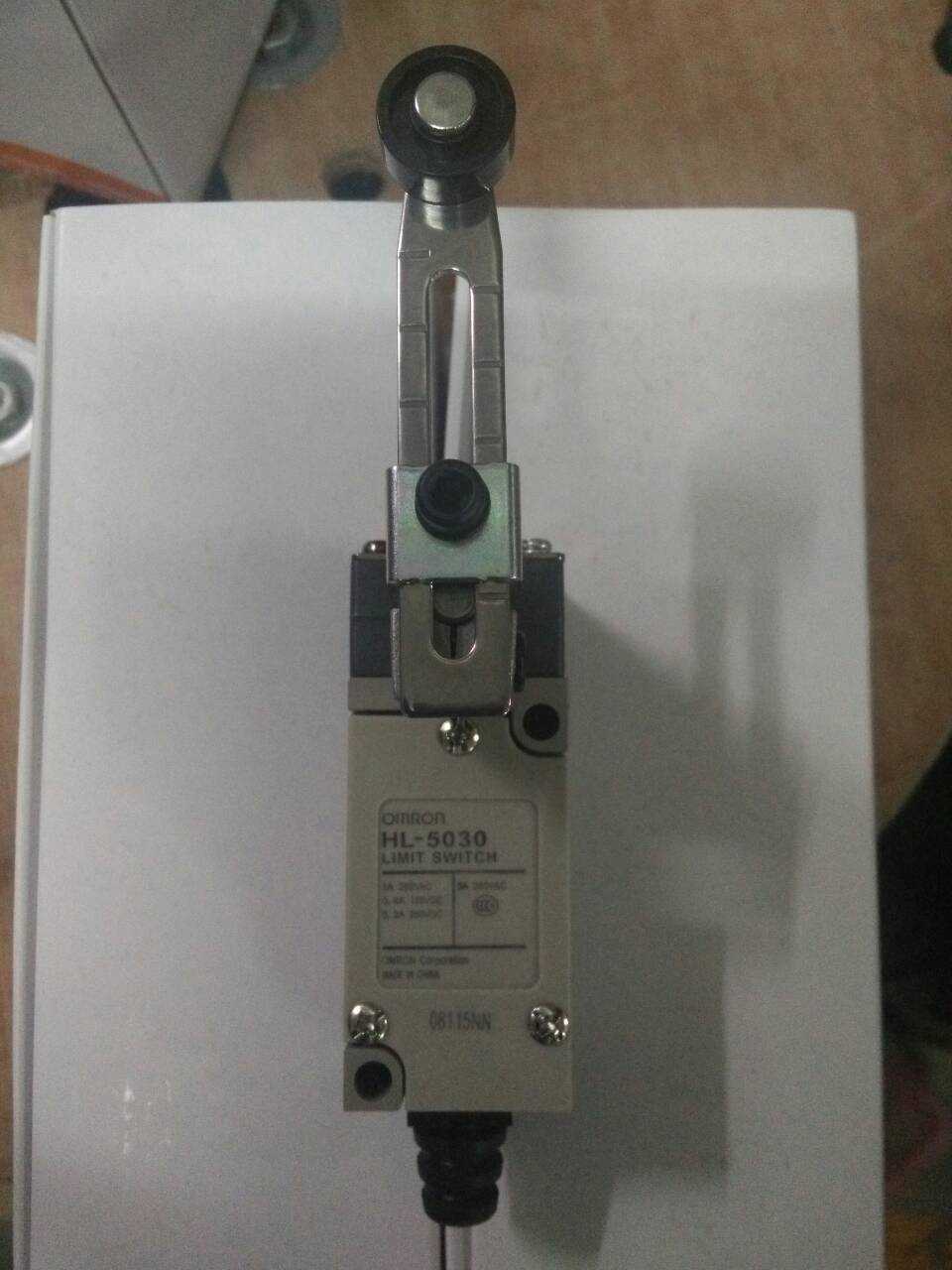 ลิมิตสวิทช์ HL-5030 omron