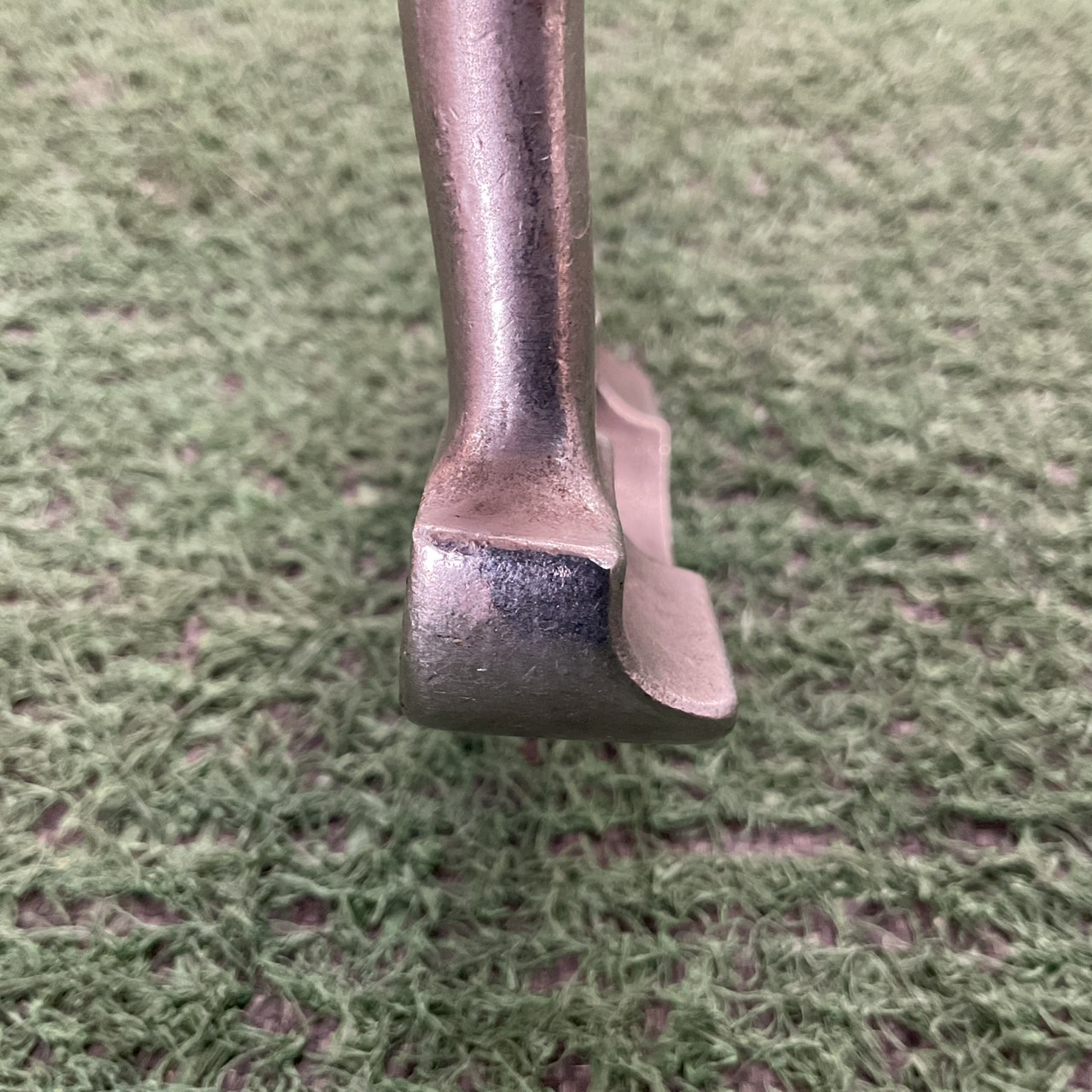 PUTTER Axaline Royal : noble ก้านเหล็ก