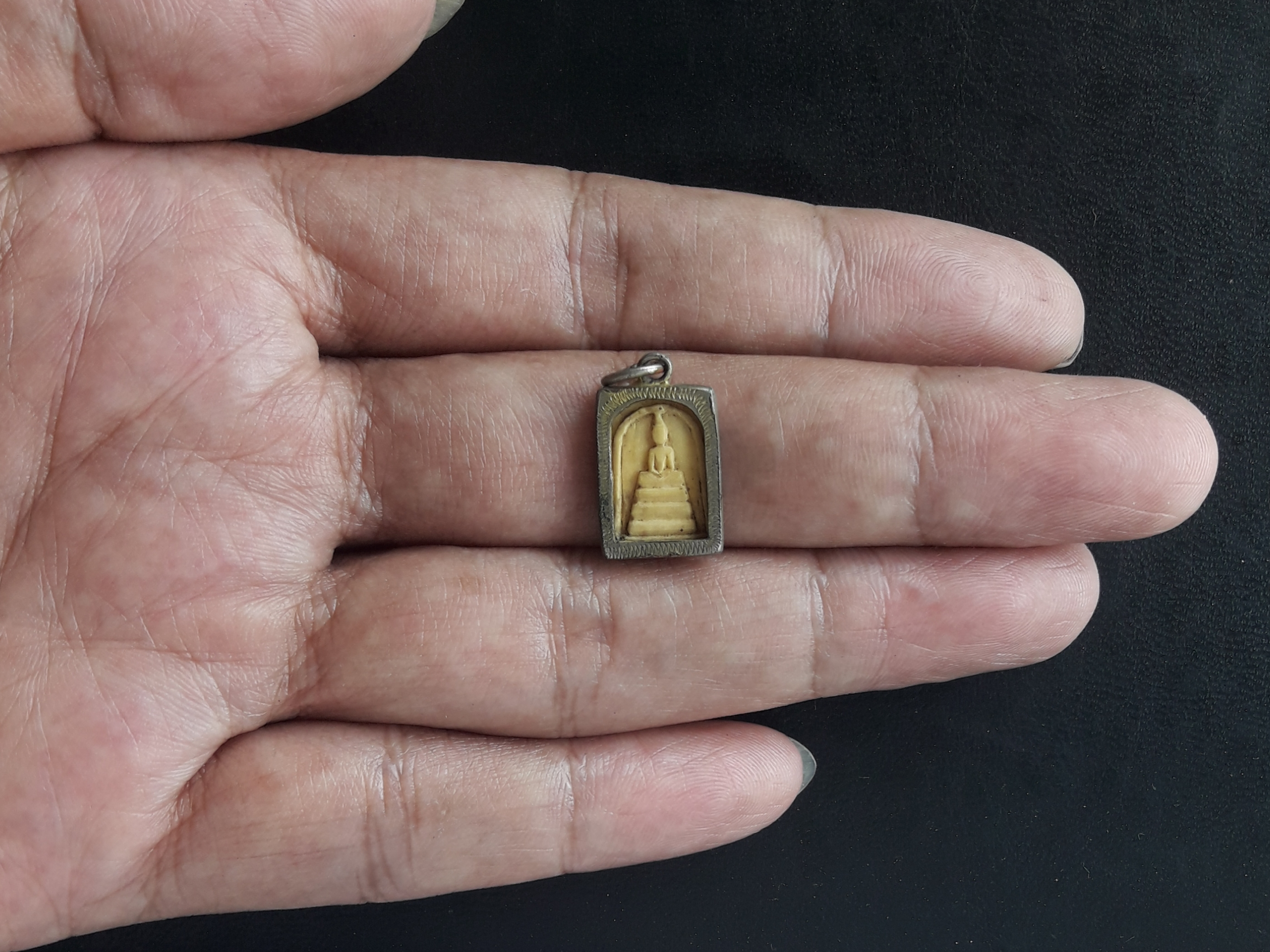 สมเด็จ งานแกะเก่า พิมพ์คะแนน เลี่ยมโบราณห่วงเชื่อมครับ