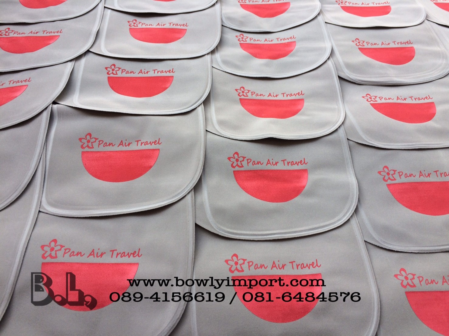 หมอนรองคอเป่าลม เนื้อผ้ากำมะหยี่ พร้อมสกรีนโลโก้