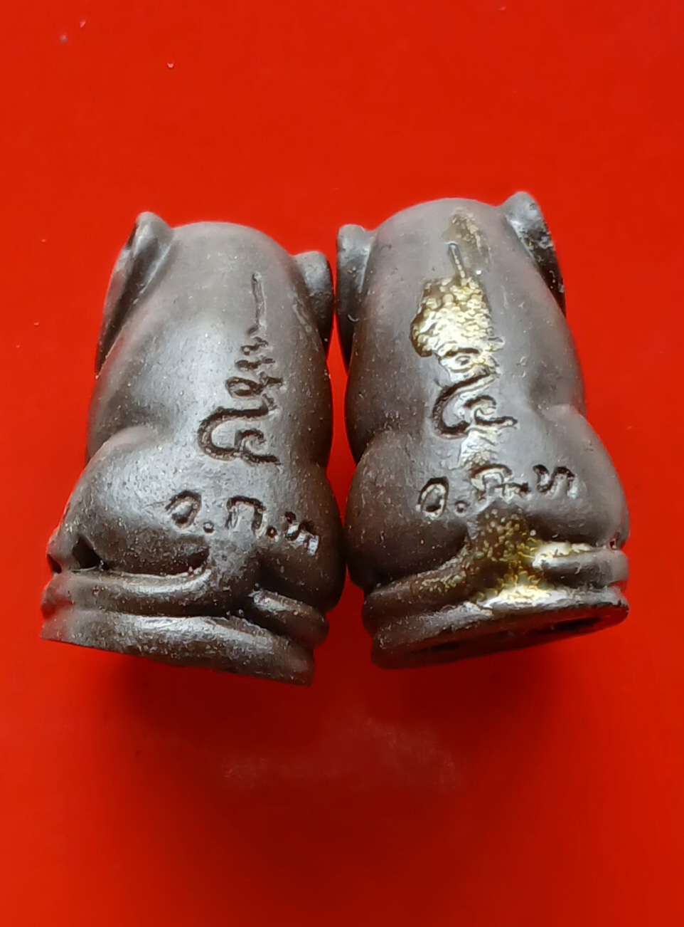 พญาเสือเรียกทรัพย์ แร่เหล็กน้ำพี้ วัดกระทุ่มเสือปลา เขตประเวศ กรุงเทพฯ จำนวน 2 ตัว