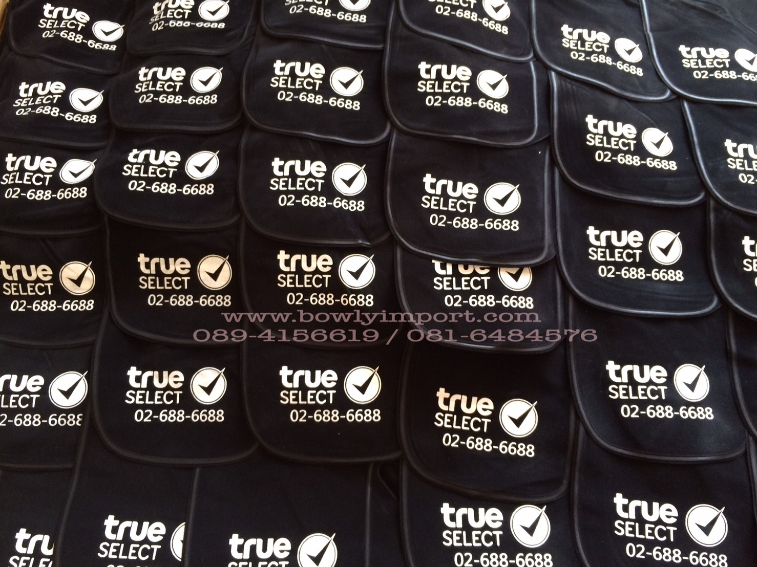 หมอนรองคอเป่าลม เนื้อผ้ากำมะหยี่ พร้อมสกรีนโลโก้