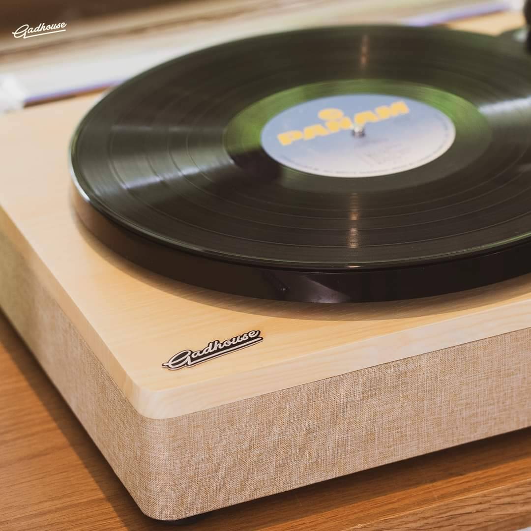 เครื่องเล่นแผ่นเสียง Gadhouse DEAN Turntable Stereo System พร้อมลำโพง1คู่ ประกันศูนย์