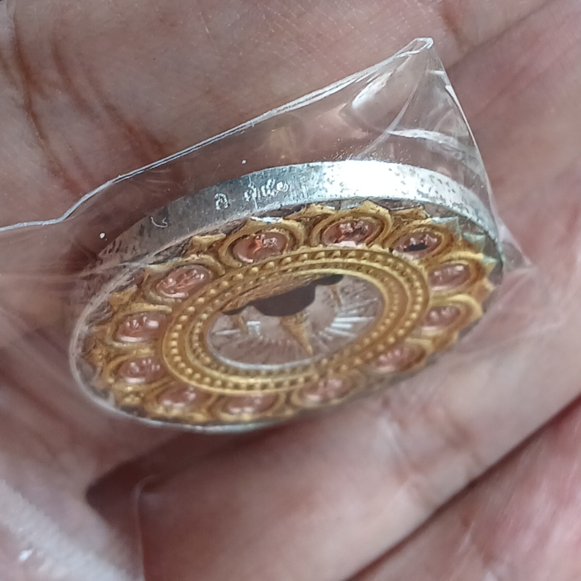 เหรียญจตุคาม รามเทพ รุ่นทรัพย์ราชันย์ ปี 2550 สามกษัตริย์ ขนาด 3.2 ซม. มีโค๊ดและหมายเลข พร้อมกล่องเดิมครับ