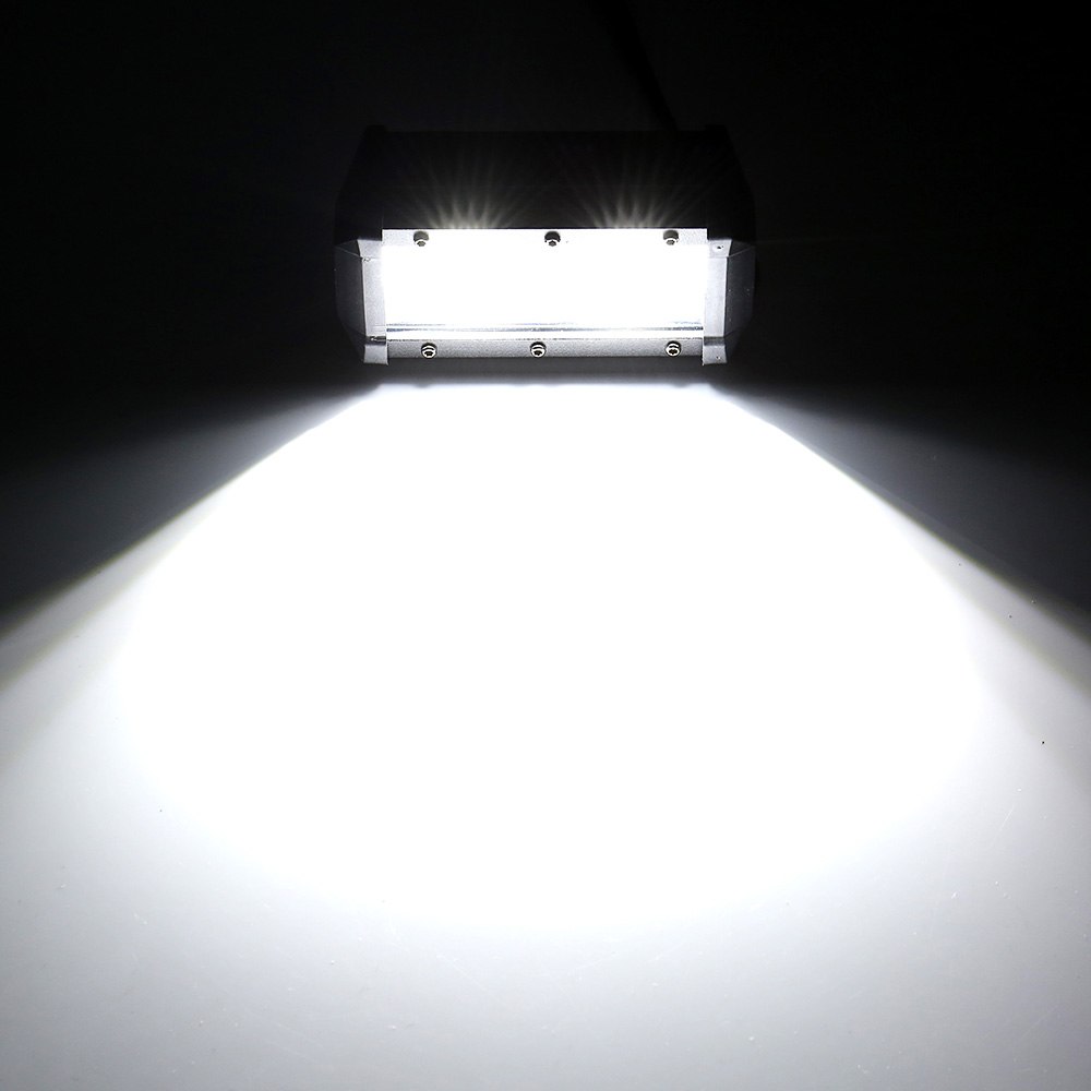 สว่างจัดเต็ม งานพรีเมี่ยม !! ไฟสปอตไลท์รถยนต์ 54W LED Headlight Flood Beam เเสงพุ่งเเละกระจาย สำหรับไฟหน้ารถ ไฟท้ายรถ ไฟช่วยตัดหมอก ไฟรถมอเตอร์ไซค์ อุปกรณ์เเต่งรถ อะไหล่รถยนต์ บิ๊กไบค์ ATV 12V-24V ขนาด 5 นิ้ว เเสงขาว จำนวน 1 ชิ้น