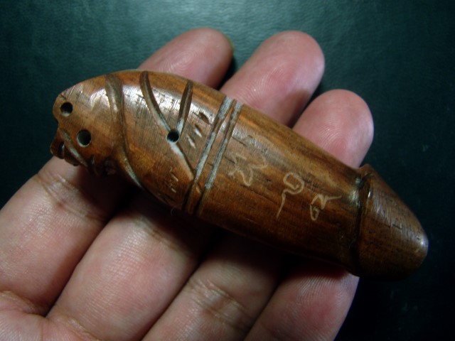 ปลัดขิกเสือไม้แกะ มีจารอักขระ อุดกริ่ง วัดบางพระ ปี 2544 เสริมความเชื่อ ด้านโชคลาภ ค้าขาย #P3