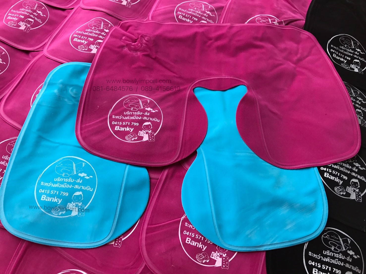 หมอนรองคอเป่าลม เนื้อผ้ากำมะหยี่ พร้อมสกรีนโลโก้