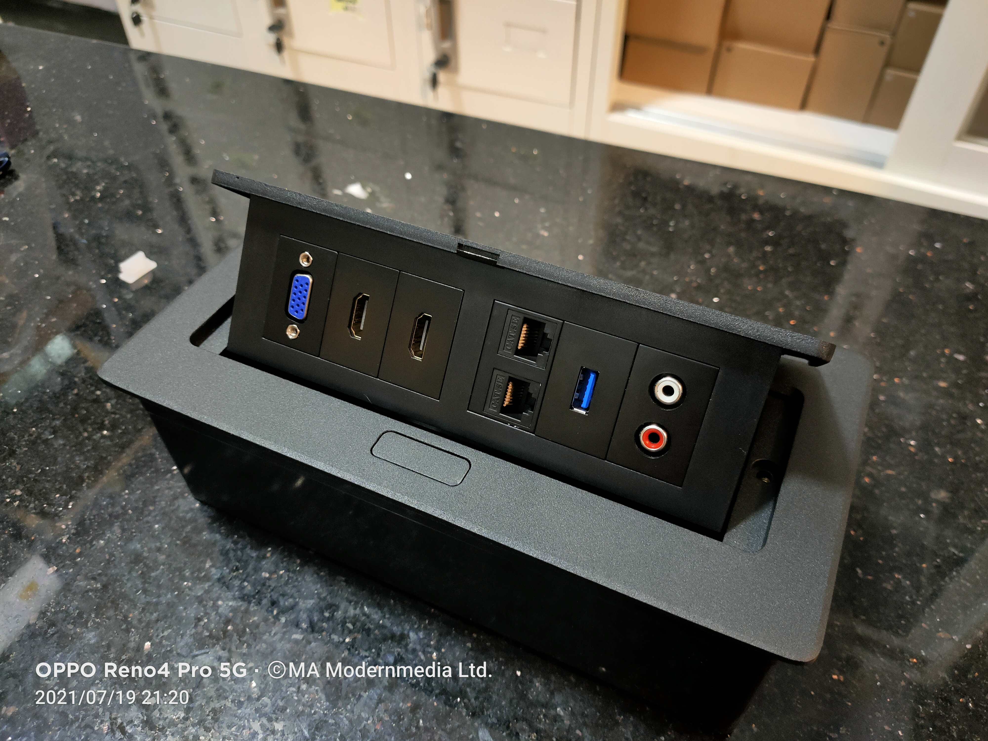 POP-UP 6 ช่อง และ 3 ช่อง ฝังโต๊ะ (สีดำ/ขาว) HDMI VGA RCA MIC 6.5 MiniJack 3.5 ไฟ ใส่ได้ 6 ช่อง