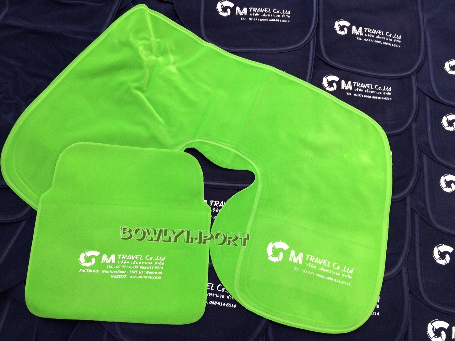 หมอนรองคอเป่าลม เนื้อผ้ากำมะหยี่ พร้อมสกรีนโลโก้