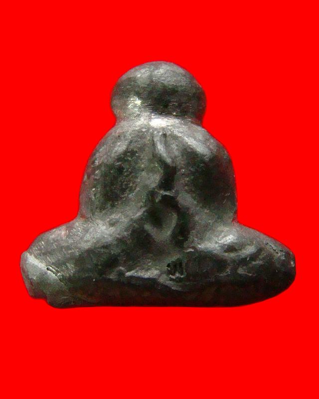 พระปิดตาเนื้อตะกั่ว ฝังตะกรุดสอดเข่า รุ่นสาม ปี 2535 หลวงปู่คำพันธ์ วัดธาตุมหาชัย นครพนม ตอกโค๊ด พ ใต้ยันต์ด้านหลังครับ #7