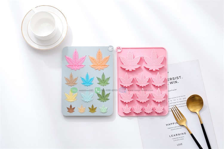 แม่พิมพ์ใบกัญชา พิมพ์ใบเมเปิ้ล 12ช่อง ขนาด3-20กรัม :007797