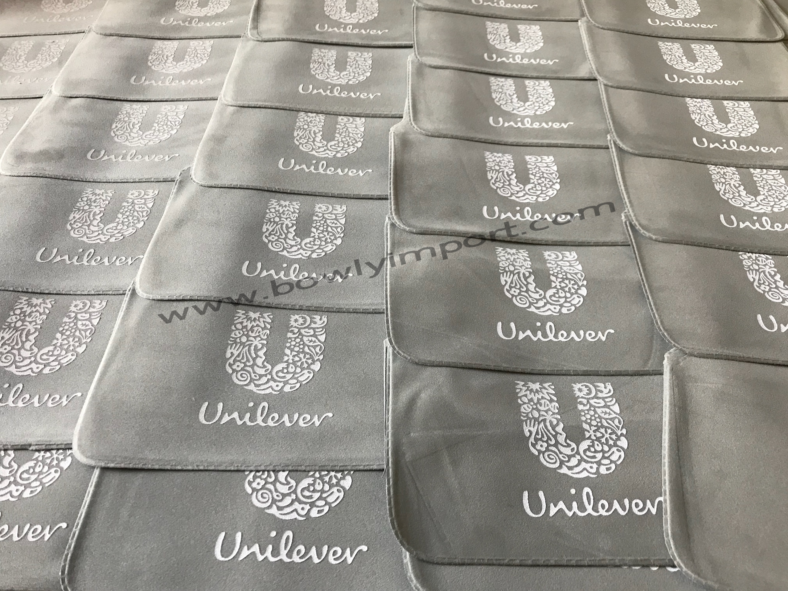 หมอนรองคอเป่าลม เนื้อผ้ากำมะหยี่ พร้อมสกรีนโลโก้